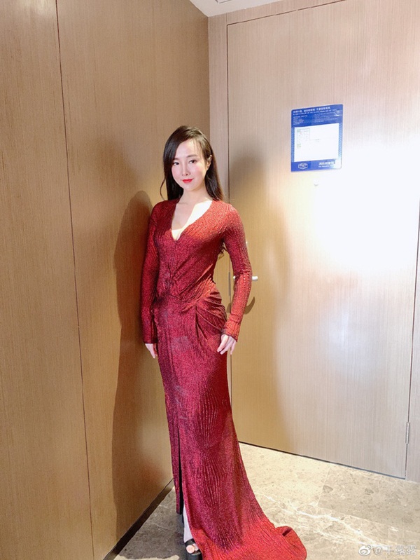 Ngấp nghé tuổi 35, Can Lộ Lộ đã từ bỏ con đường khoe thân lố: Khoe nhan sắc trẻ trung, nhẹ nhàng như thiếu nữ-3