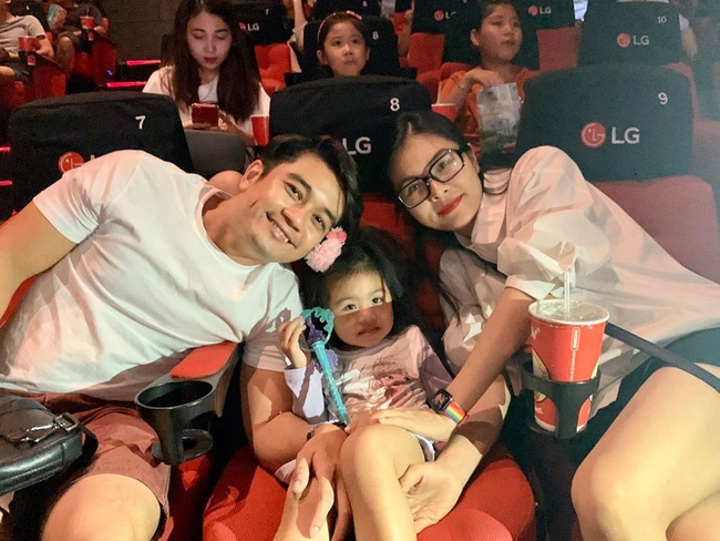 Đưa con gái 3 tuổi đi xem phim Elsa, Vân Trang sợ bé không hiểu nhưng Nì phản ứng khiến mẹ bất ngờ-4