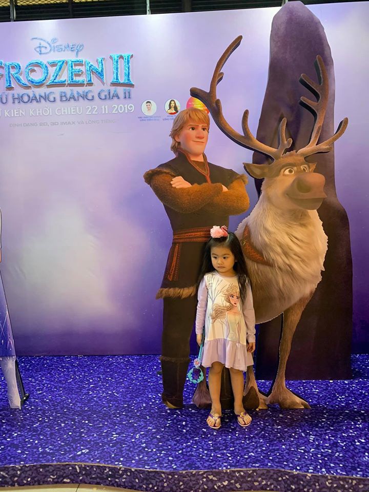 Đưa con gái 3 tuổi đi xem phim Elsa, Vân Trang sợ bé không hiểu nhưng Nì phản ứng khiến mẹ bất ngờ-5