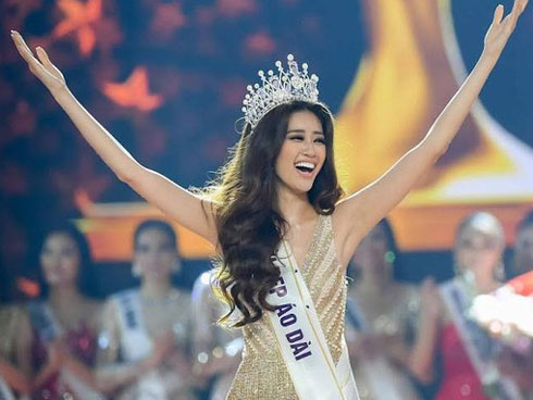 Chiêm ngưỡng loạt ảnh đời thường và background xịn của Tân Hoa hậu Hoàn vũ mới biết vì sao Hoàng Thùy lại bị người đẹp Nam Phi bỏ xa đến thế-16