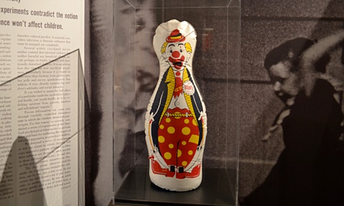 Cho hàng chục đứa trẻ chứng kiến cảnh đánh đấm một con búp bê làm thí nghiệm, nhà khoa học phát hiện ra sự thật khiến nhiều cha mẹ phải suy ngẫm-5