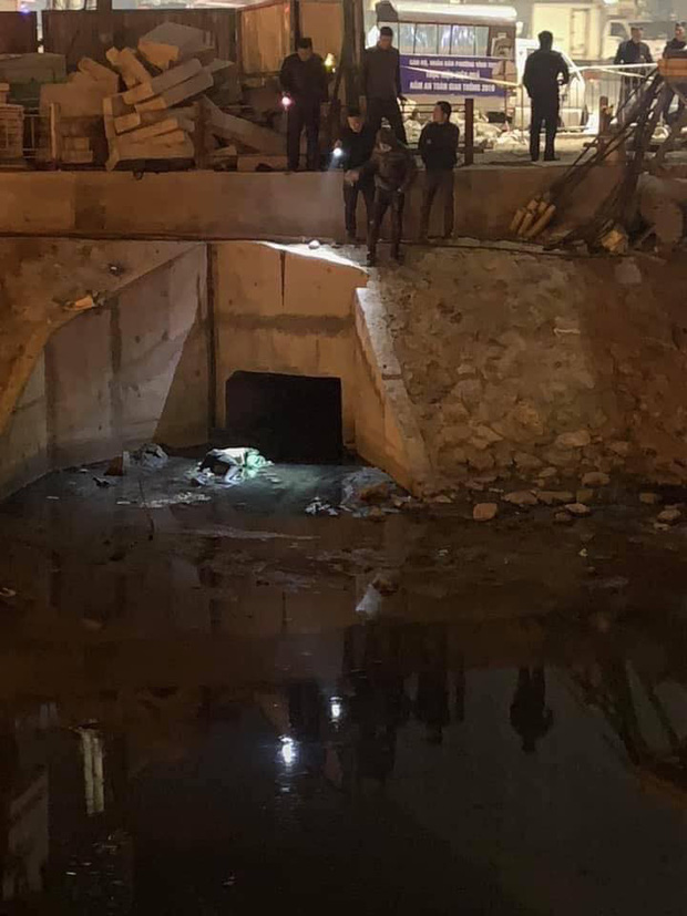 Phát hiện thi thể nam thanh niên mặc áo Grab tử vong bất thường dưới sông giữa đêm lạnh-1