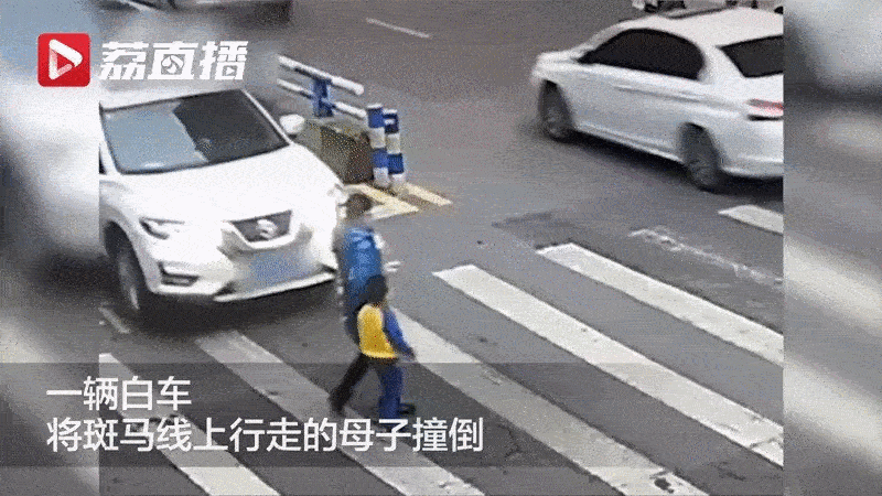 Một vụ tai nạn giao thông xôn xao cộng đồng mạng nhưng thái độ và hành vi của cậu bé nạn nhân mới là thứ khiến nhiều người thích thú-3