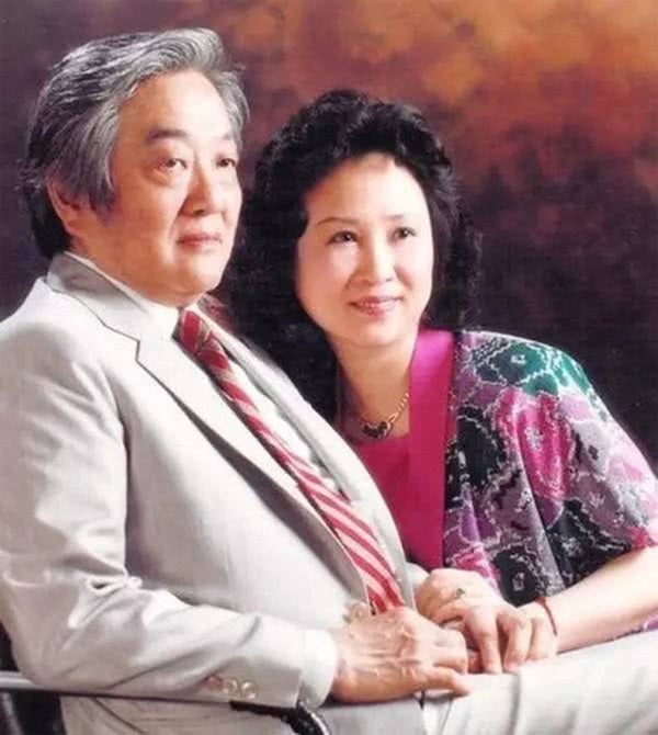 Chuyện đời trắc trở của nữ sĩ Quỳnh Dao: 3 đời chồng, chấp nhận làm tiểu tam giật chồng, tự tử vì bị cấm cưới vẫn không có hạnh phúc-5