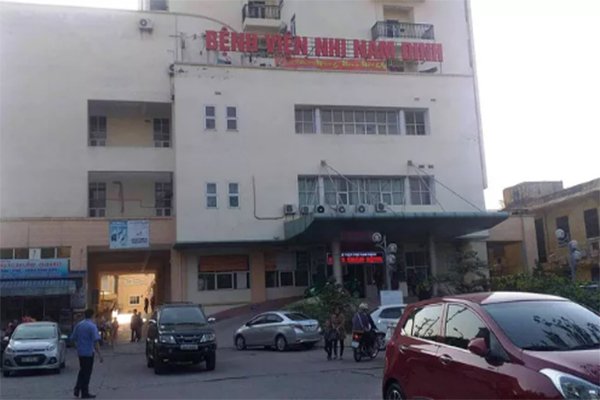 Ăn bớt thuốc của bệnh nhi, tuồn ra ngoài bán, nữ trưởng phòng xinh đẹp bị bắt-1