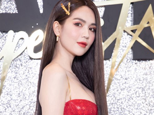 Ngọc Trinh: 