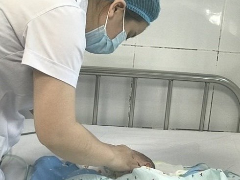 Dịch cúm vào mùa, bác sĩ Viện Nhi hướng dẫn cách chăm sóc, phòng bệnh hiệu quả