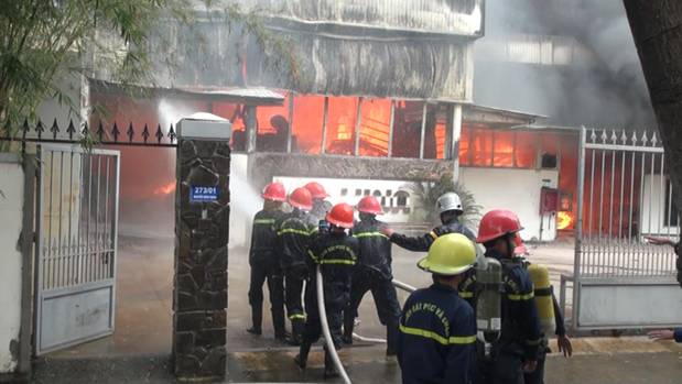 Cháy lớn kinh hoàng tại xưởng gỗ, cột khói cao hàng chục mét nằm sát cơ sở gas-2