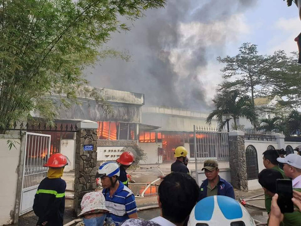 Cháy lớn kinh hoàng tại xưởng gỗ, cột khói cao hàng chục mét nằm sát cơ sở gas-5