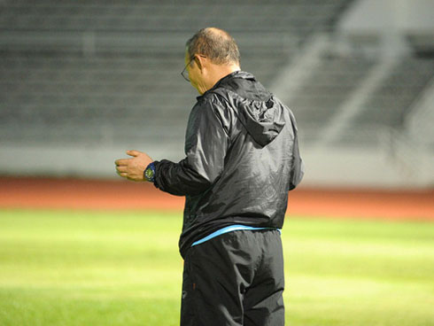 Phương Thanh, Lý Hùng và hàng trăm CĐV nhuộm đỏ sân bay, sang Philippines cổ vũ U22 Việt Nam thi chung kết SEA Games 30-5