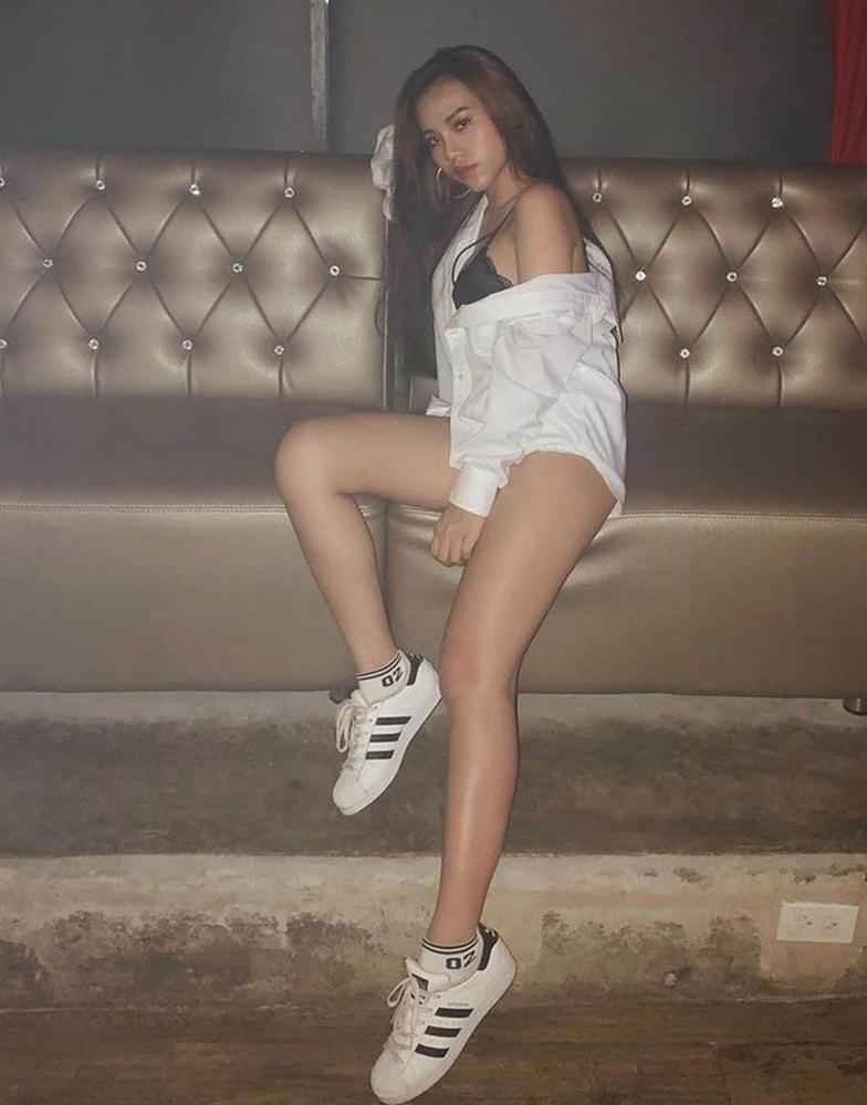 Bạn gái cầu thủ dự SEA Games 30 toàn hot girl có phong cách gợi cảm-4