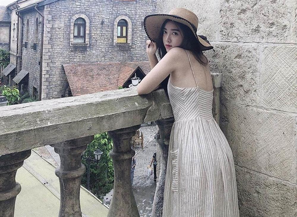 Bạn gái cầu thủ dự SEA Games 30 toàn hot girl có phong cách gợi cảm-6