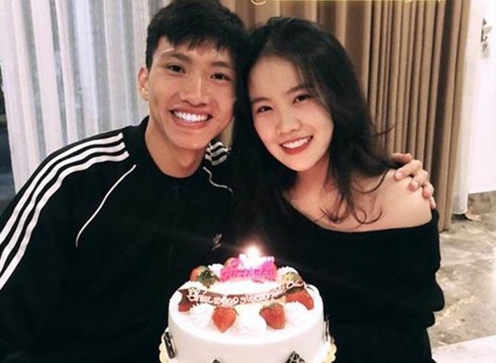 Bạn gái cầu thủ dự SEA Games 30 toàn hot girl có phong cách gợi cảm-9