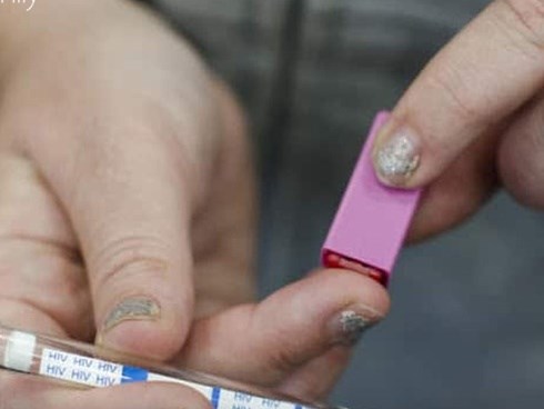 Sau vụ hàng nghìn que thử HIV, viêm gan B bị cắt đôi, nhiều người chọn mua que test tại nhà: Liệu có đảm bảo an toàn và cho kết quả chính xác?
