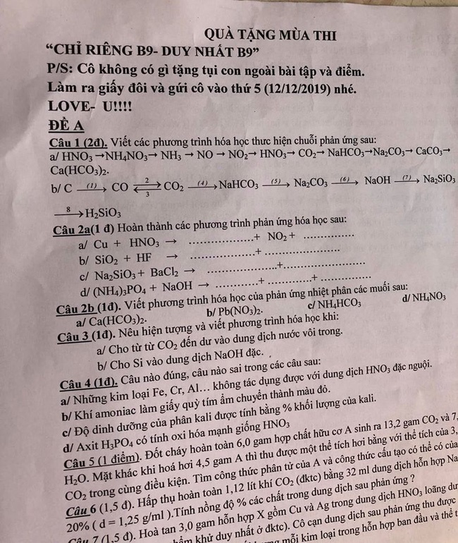 Tặng quà Noel sương sương cho học sinh kèm lời nhắn: Chỉ mỗi lớp em có, cô giáo khiến học sinh khóc thét-1