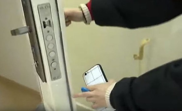 Ở chung với nam thanh niên trong căn hộ 2 phòng, cô gái gặp chuyện kinh hãi lúc nửa đêm-3