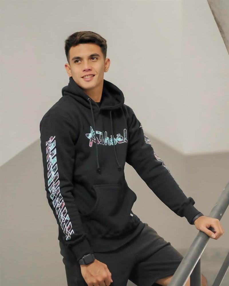 Thủ môn U22 Indonesia được khen mặc đẹp dù toàn đồ giá rẻ-10