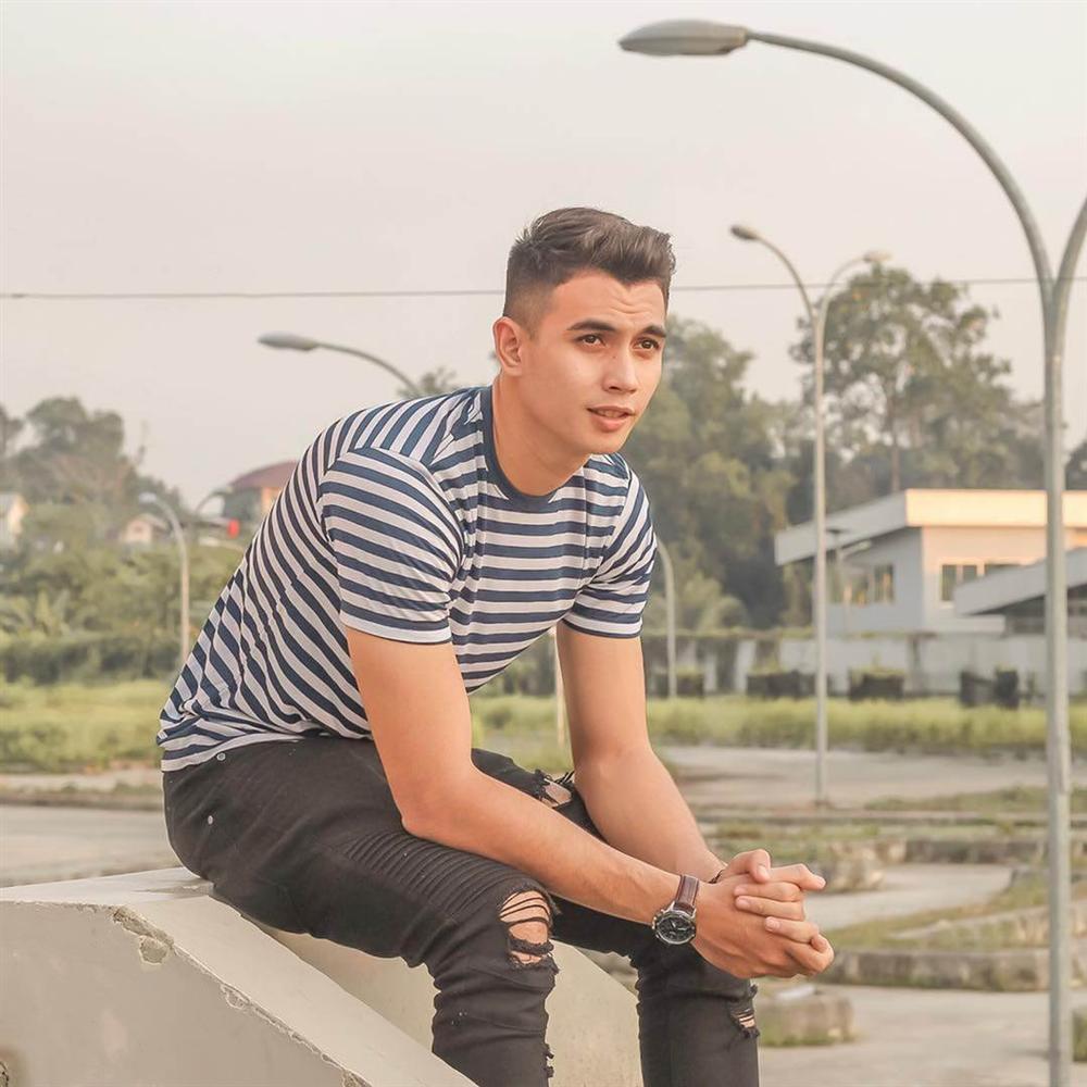 Thủ môn U22 Indonesia được khen mặc đẹp dù toàn đồ giá rẻ-4