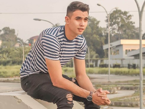 Thủ môn U22 Indonesia được khen mặc đẹp dù toàn đồ giá rẻ