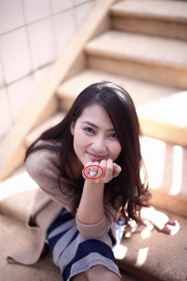 Ngọc Lan liên tục đăng trạng thái buồn hậu ly hôn Thanh Bình nhưng gây chú ý nhất vẫn là hình ảnh trên tay còn đeo nhẫn ở ngón áp út-2
