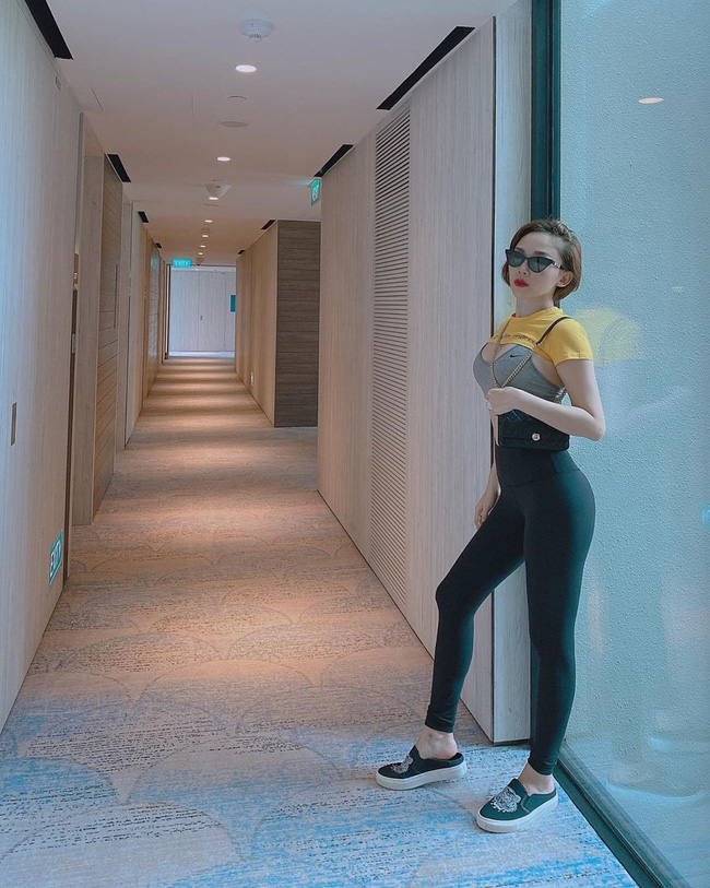 Mỹ nhân Việt diện crop top từ ngắn ngủn đến tí hon: Ai cũng hot xịt máu mũi, trông nàng số 5 và 6 mà thót tim dùm-1