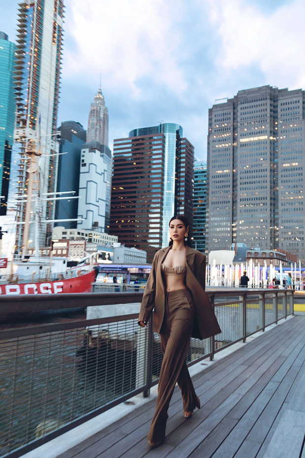 Mỹ nhân Việt diện crop top từ ngắn ngủn đến tí hon: Ai cũng hot xịt máu mũi, trông nàng số 5 và 6 mà thót tim dùm-10