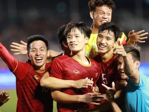 Bố Đoàn Văn Hậu: Việt Nam vô địch rồi!-103