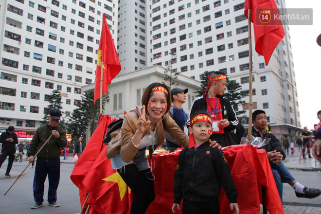 Bố Đoàn Văn Hậu: Việt Nam vô địch rồi!-92