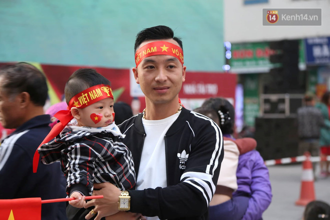 Bố Đoàn Văn Hậu: Việt Nam vô địch rồi!-94