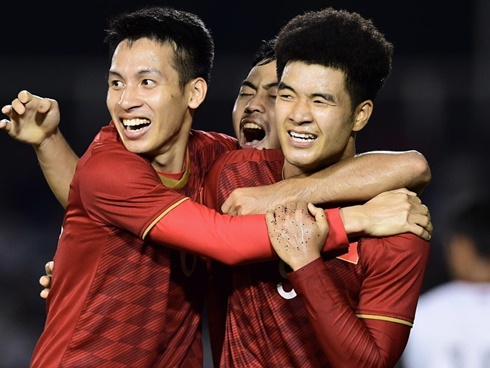 Tổng thư ký xinh đẹp bật khóc khi tiễn U22 Indonesia đến SVĐ, quyết thắng trận chung kết SEA Games 30 với Việt Nam-13