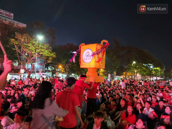 Bố Đoàn Văn Hậu: Việt Nam vô địch rồi!-60