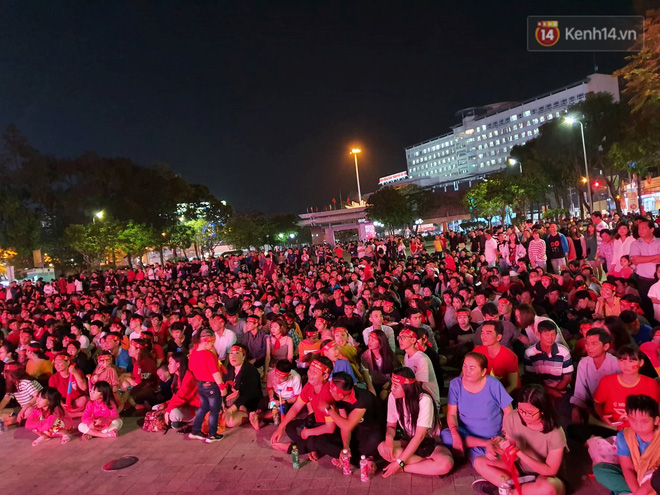 Bố Đoàn Văn Hậu: Việt Nam vô địch rồi!-58