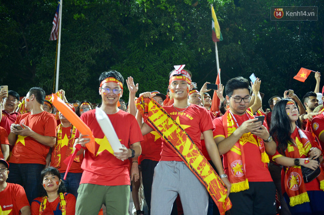 Bố Đoàn Văn Hậu: Việt Nam vô địch rồi!-66