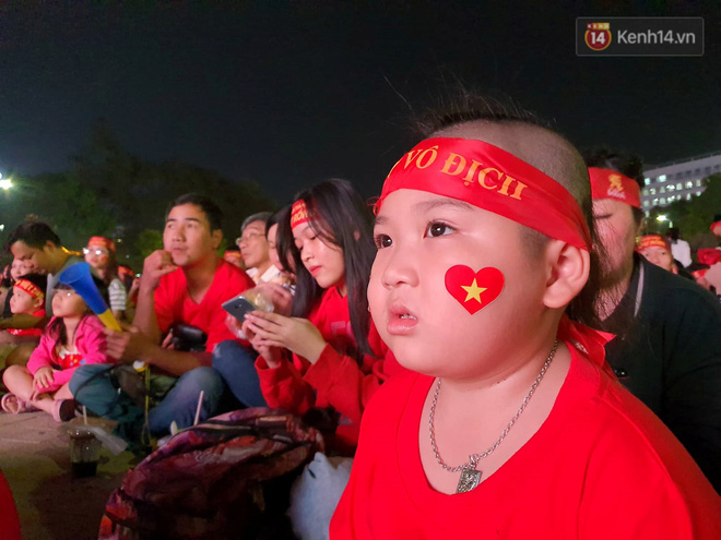 Bố Đoàn Văn Hậu: Việt Nam vô địch rồi!-61