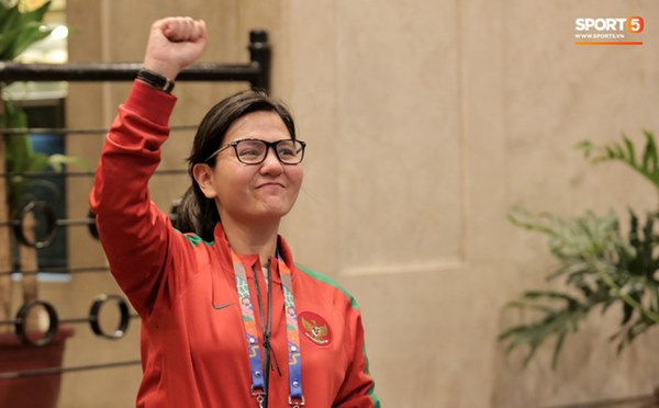 Tổng thư ký xinh đẹp bật khóc khi tiễn U22 Indonesia đến SVĐ, quyết thắng trận chung kết SEA Games 30 với Việt Nam-4