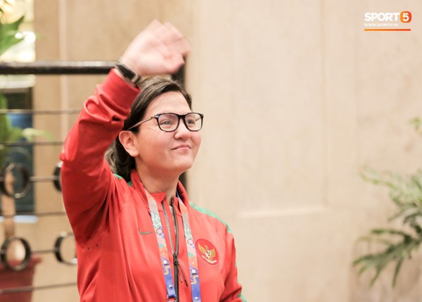 Tổng thư ký xinh đẹp bật khóc khi tiễn U22 Indonesia đến SVĐ, quyết thắng trận chung kết SEA Games 30 với Việt Nam-5