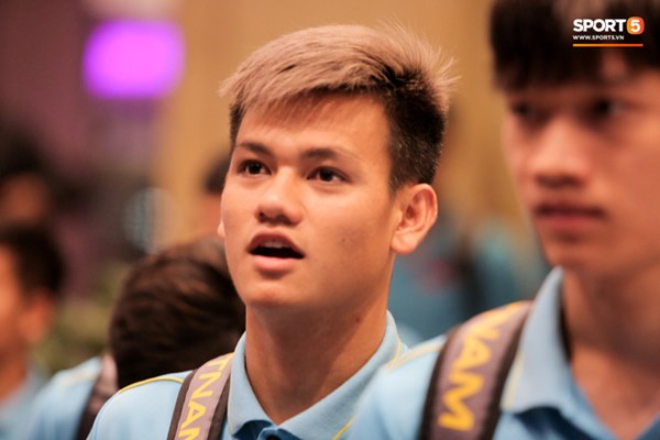 Tổng thư ký xinh đẹp bật khóc khi tiễn U22 Indonesia đến SVĐ, quyết thắng trận chung kết SEA Games 30 với Việt Nam-10