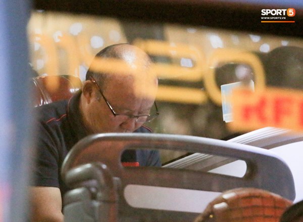 Tổng thư ký xinh đẹp bật khóc khi tiễn U22 Indonesia đến SVĐ, quyết thắng trận chung kết SEA Games 30 với Việt Nam-11