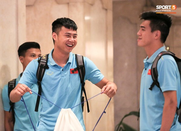 Tổng thư ký xinh đẹp bật khóc khi tiễn U22 Indonesia đến SVĐ, quyết thắng trận chung kết SEA Games 30 với Việt Nam-12