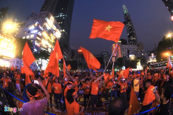 Bố Đoàn Văn Hậu: Việt Nam vô địch rồi!-53