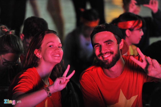 Bố Đoàn Văn Hậu: Việt Nam vô địch rồi!-49