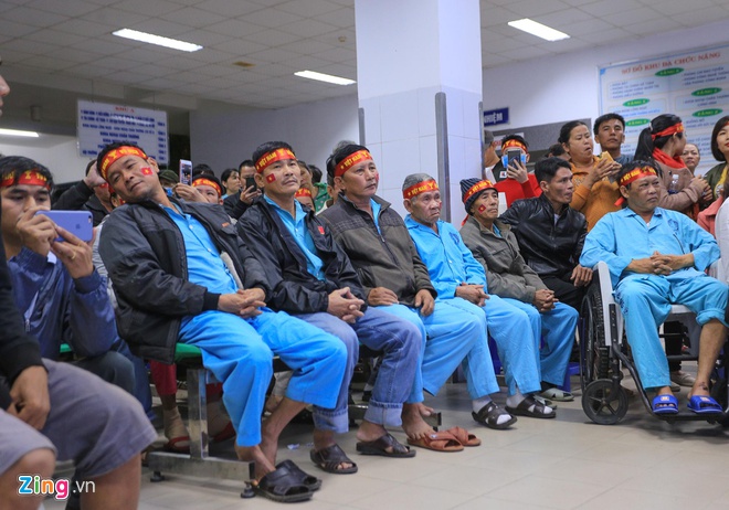 Bố Đoàn Văn Hậu: Việt Nam vô địch rồi!-45