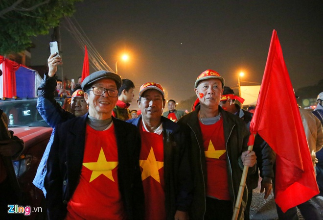 Bố Đoàn Văn Hậu: Việt Nam vô địch rồi!-51