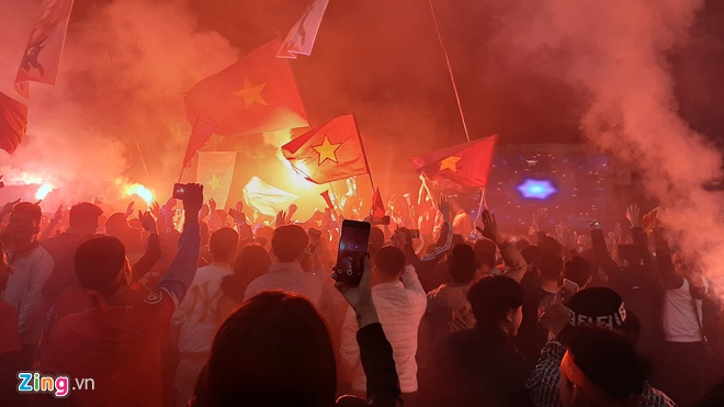 Bố Đoàn Văn Hậu: Việt Nam vô địch rồi!-43