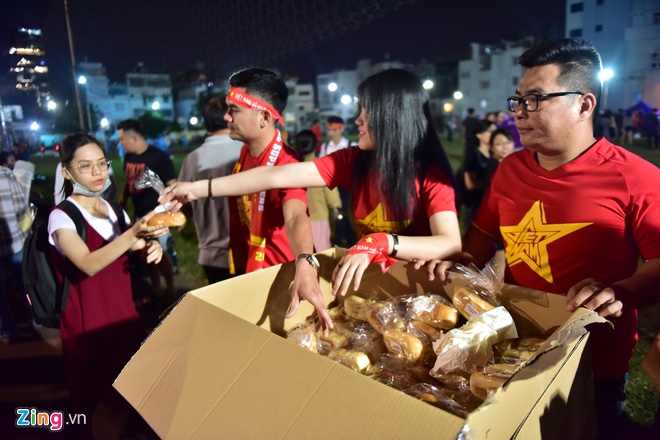 Bố Đoàn Văn Hậu: Việt Nam vô địch rồi!-47