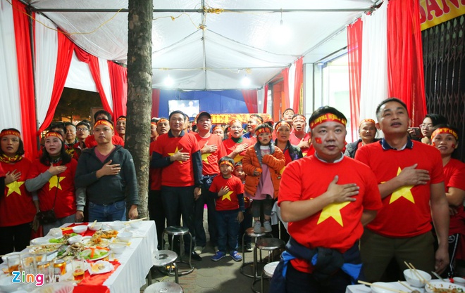 Bố Đoàn Văn Hậu: Việt Nam vô địch rồi!-35