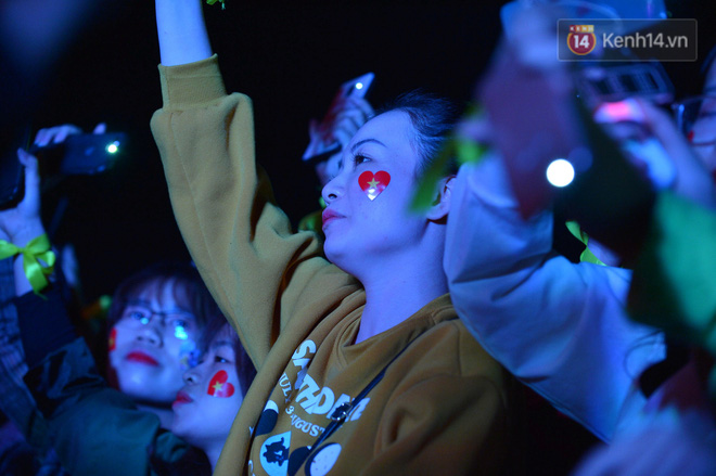 Bố Đoàn Văn Hậu: Việt Nam vô địch rồi!-23