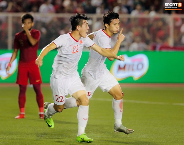 HLV Park Hang-seo cực thần thái khi Văn Hậu ghi bàn mở tỷ số ở trận chung kết SEA Games 30-2