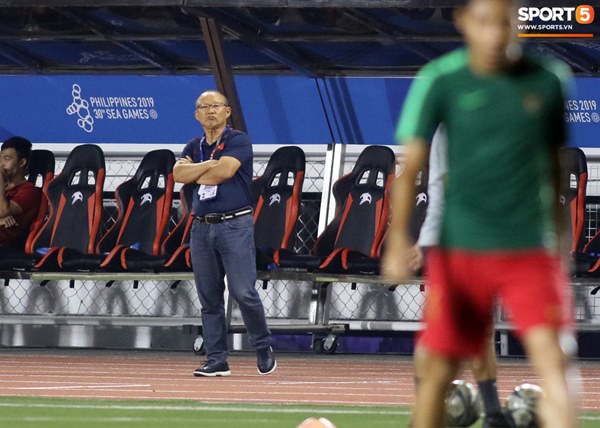 HLV Park Hang-seo cực thần thái khi Văn Hậu ghi bàn mở tỷ số ở trận chung kết SEA Games 30-5