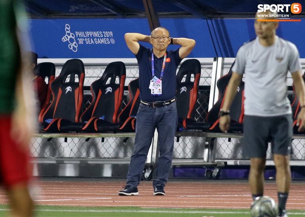 HLV Park Hang-seo cực thần thái khi Văn Hậu ghi bàn mở tỷ số ở trận chung kết SEA Games 30-6